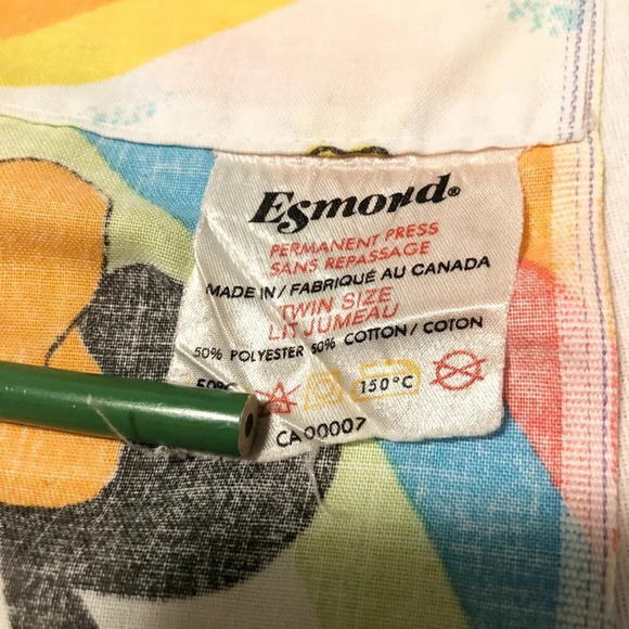 Vtg 1980 Walt Disney Twin Flat Sheet  Esmond Mickey and Friends Rollerskating - Picture 15 of 16